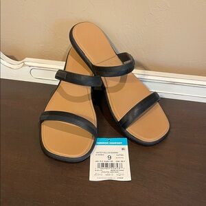 Reef Black and Tan Women's Sandals